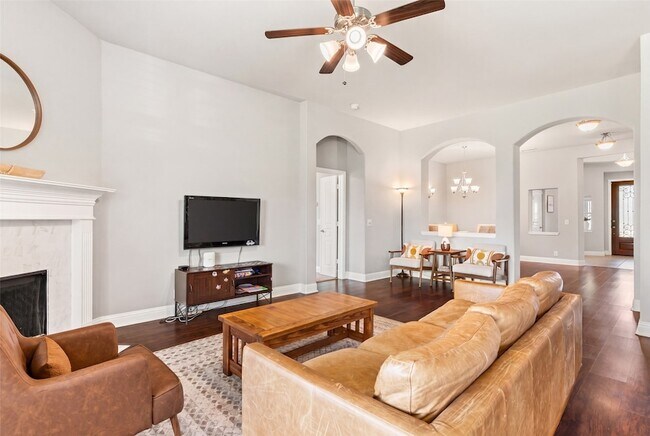 Building Photo - 1323 Lantern Faith Dr