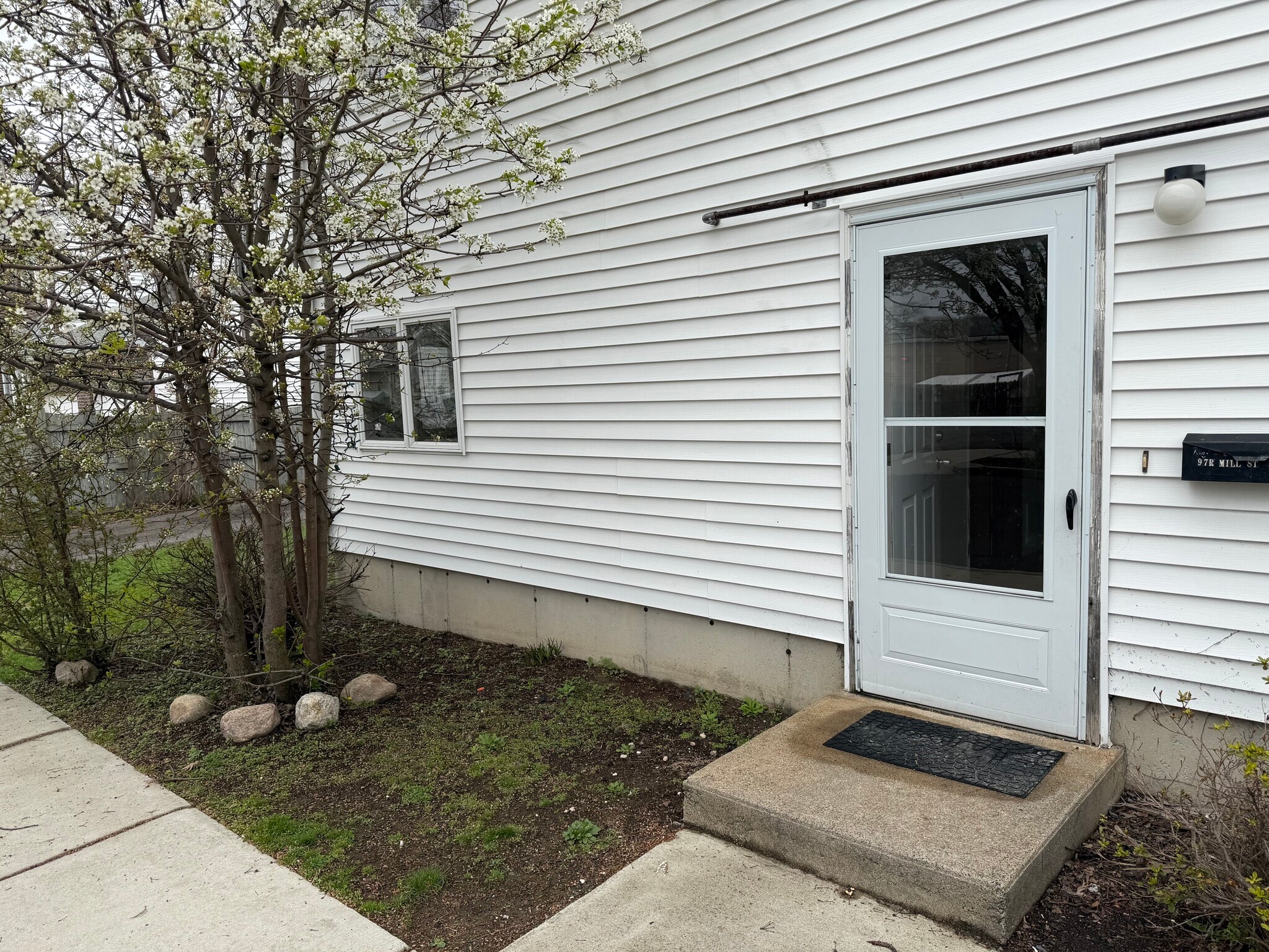 Building Photo - 97 Mill St