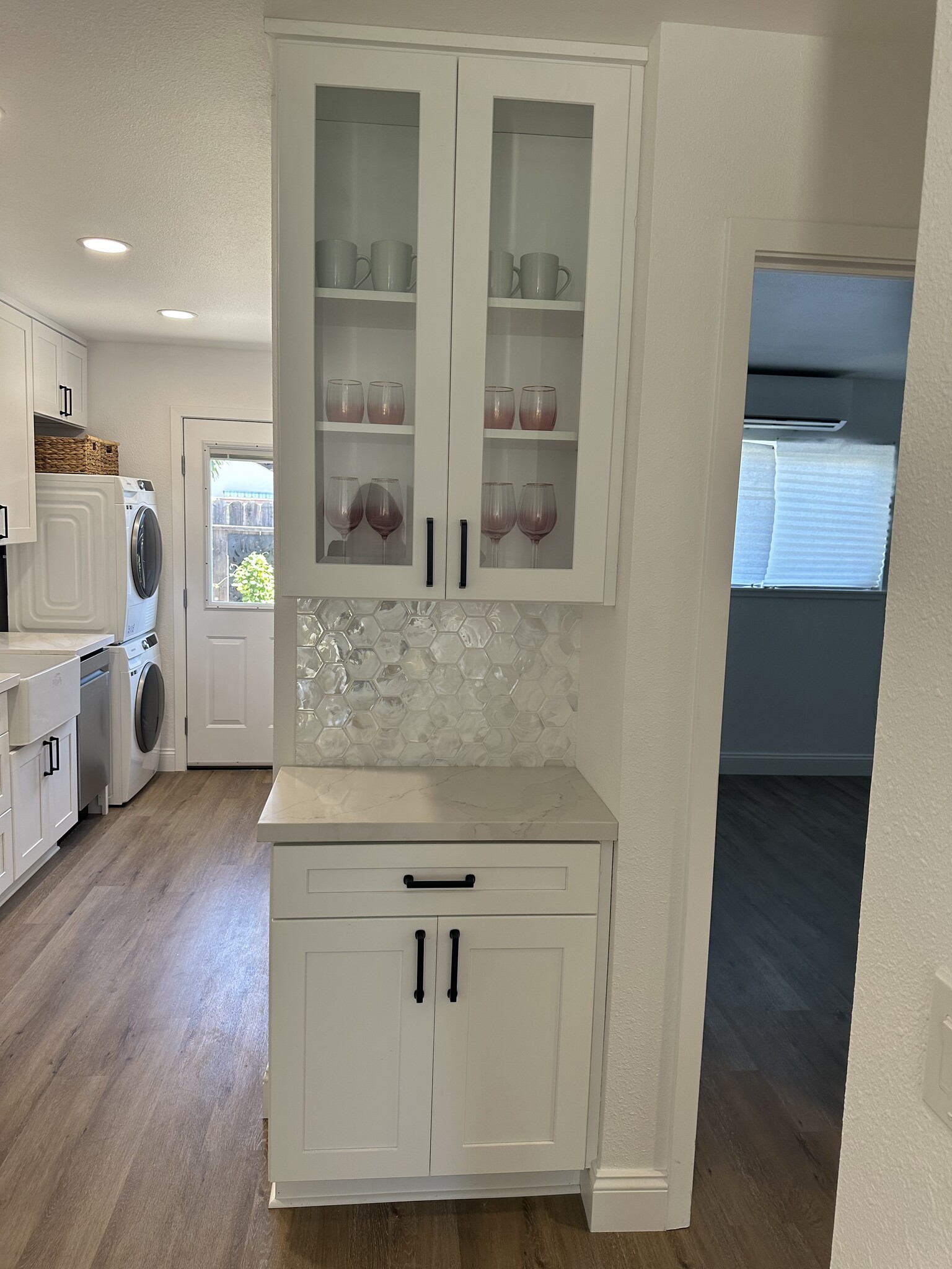 Nice buffet area - 10152 Ascot Cir