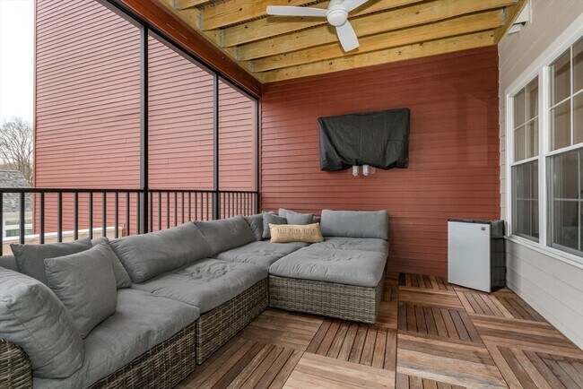 Building Photo - DGevol