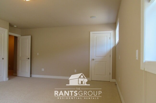 Building Photo - Spacious Single-Family Home in Olympia’s I...