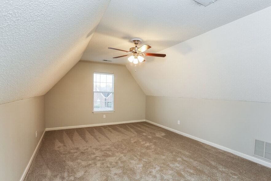 Building Photo - 7135 Maple Grove Rd