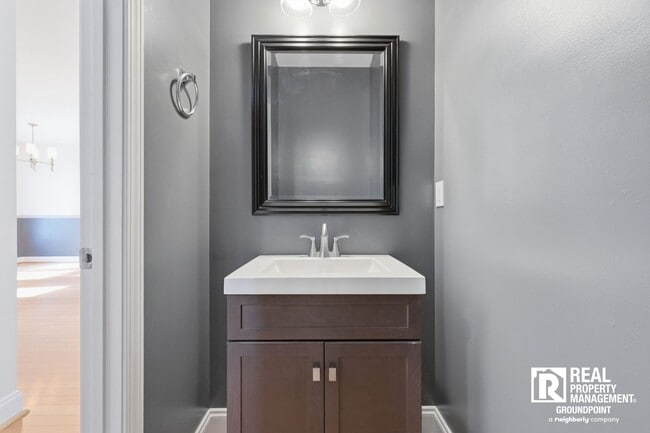 Building Photo - 4BR | 2.5BA | Balcony | Fenced Yard