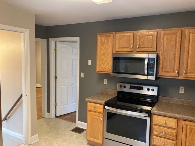 Building Photo - St. Matthews  3 Bed 2 Bath Stone Cape Cod Home