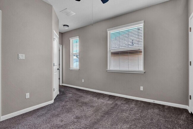 Building Photo - 2629 Coralbush Dr