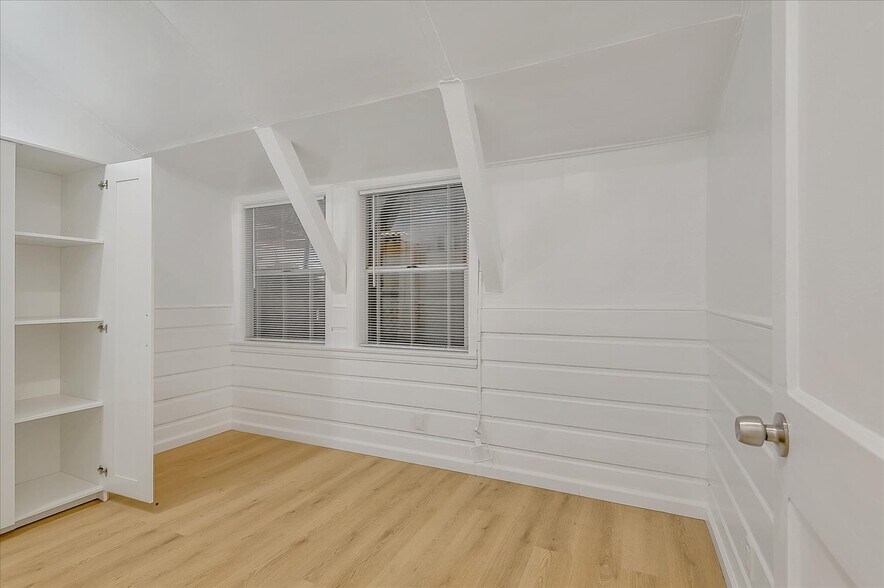 Building Photo - 3207 W 112th St