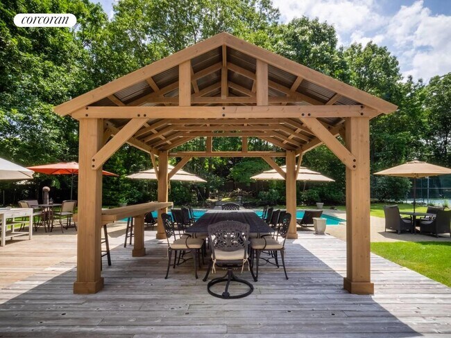 Building Photo - 1532 Noyack Rd