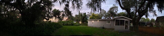 Building Photo - Spectacular Lakeview Home ~ 3 Bed or 2 Bed...