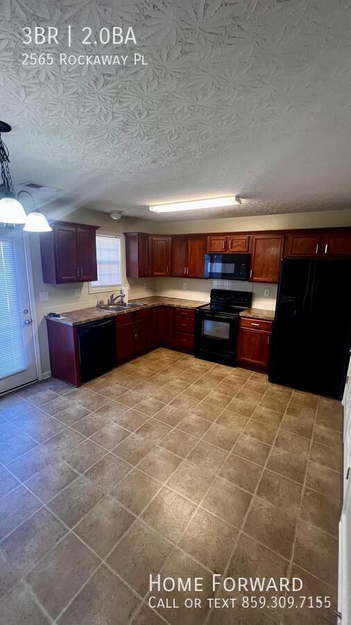 Building Photo - 2565 Rockaway Pl