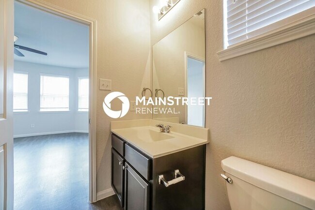 Building Photo - 4 Bedroom Pet-Friendly Home in HUMBLE, TX with Main Street Renewal