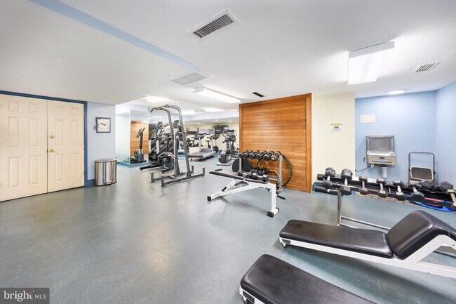 Building Photo - 3701 S George Mason Dr