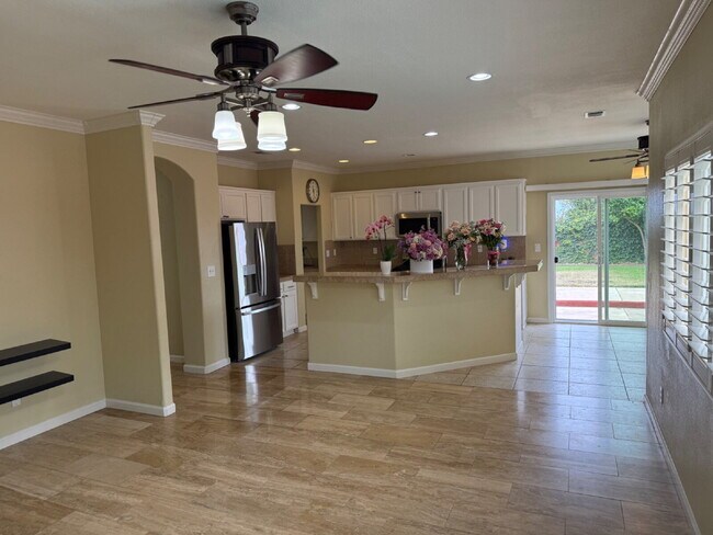 Building Photo - Gorgeous 5 Bedroom, 3 Bathroom Home With a Pool in perfect Tracy Location