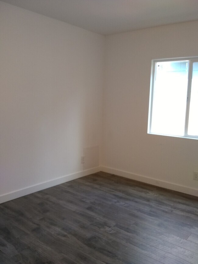 Building Photo - 5333-5335 4th Ave