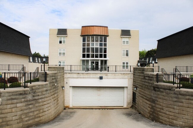 Building Photo - Updated 1 Bedroom Condo in Brown Deer
