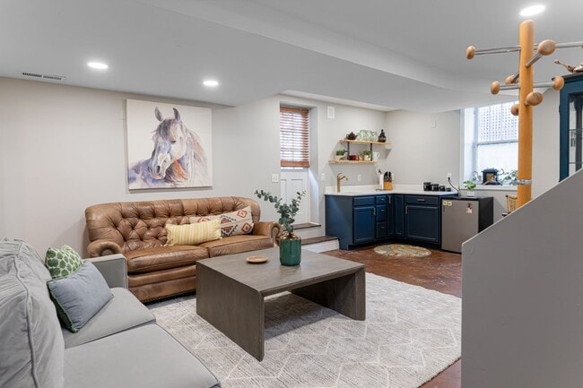 Building Photo - Beautifully Updated House - Awesome Montford Location