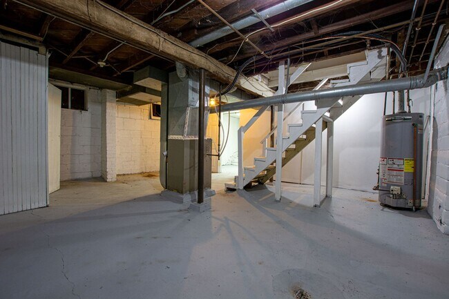 Building Photo - 3 bedroom duplex in Midtown