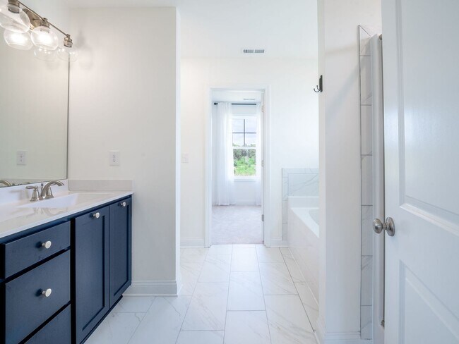 Building Photo - 909 Needlerush Rd