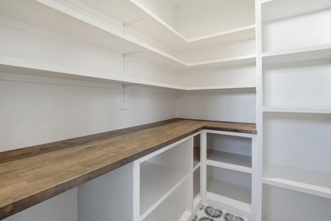 Building Photo - 1618 N Danville St