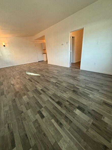 Building Photo - 463 W Ramona Dr