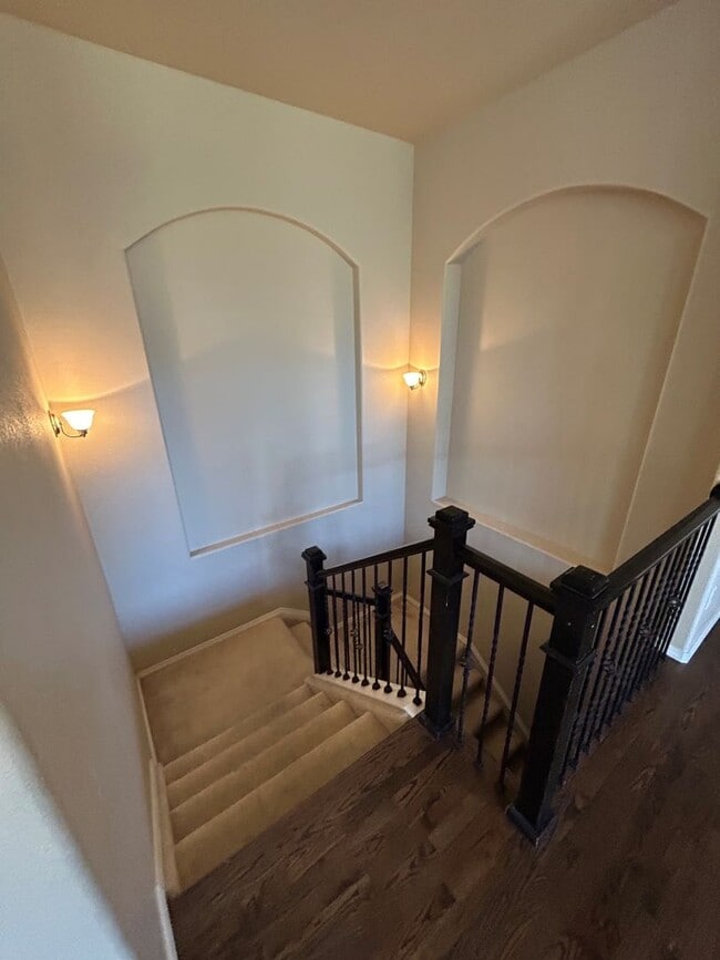 Building Photo - Absolutely Gorgeous 5-Bed 4-Bath with 3-car Garage Home!