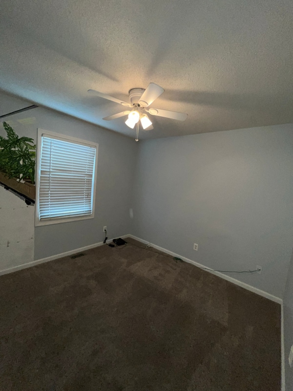 Building Photo - 1433 SW Highland Dr