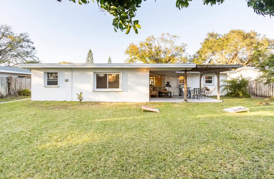 Building Photo - 1447 Caribbean Dr