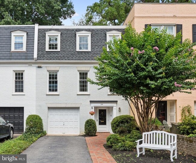 Building Photo - 214 James Thurber Ct