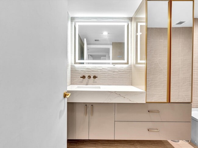 Building Photo - 120 SE 5th Ave