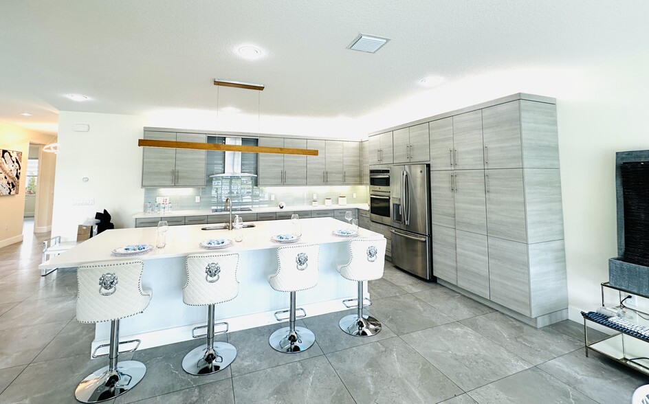 kitchen - 15377 Green River Ct