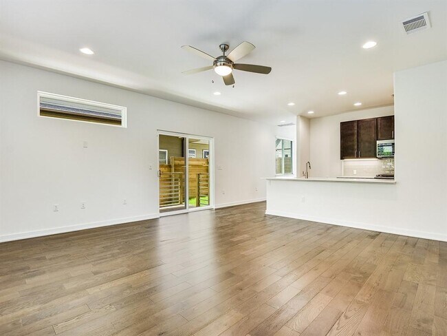 Building Photo - 6800 Menchaca Rd