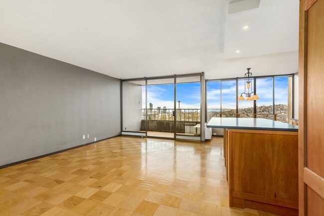 Building Photo - 601 Belmont Ave E