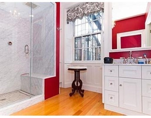 Building Photo - 14 Chestnut St