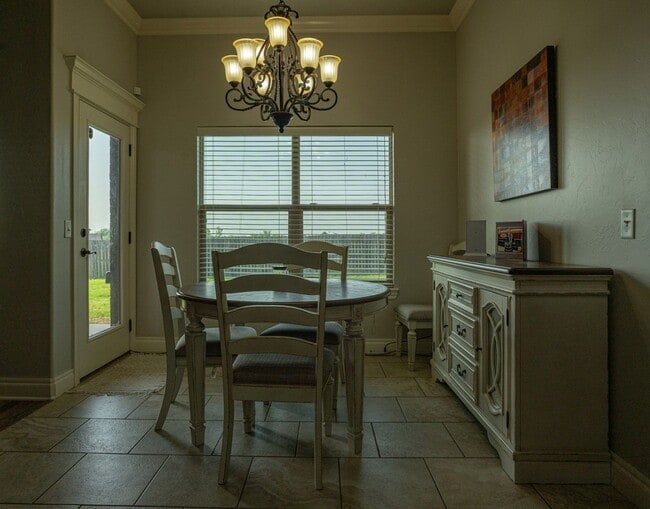Building Photo - Beautiful Eastlake Home, easy access to Ft...
