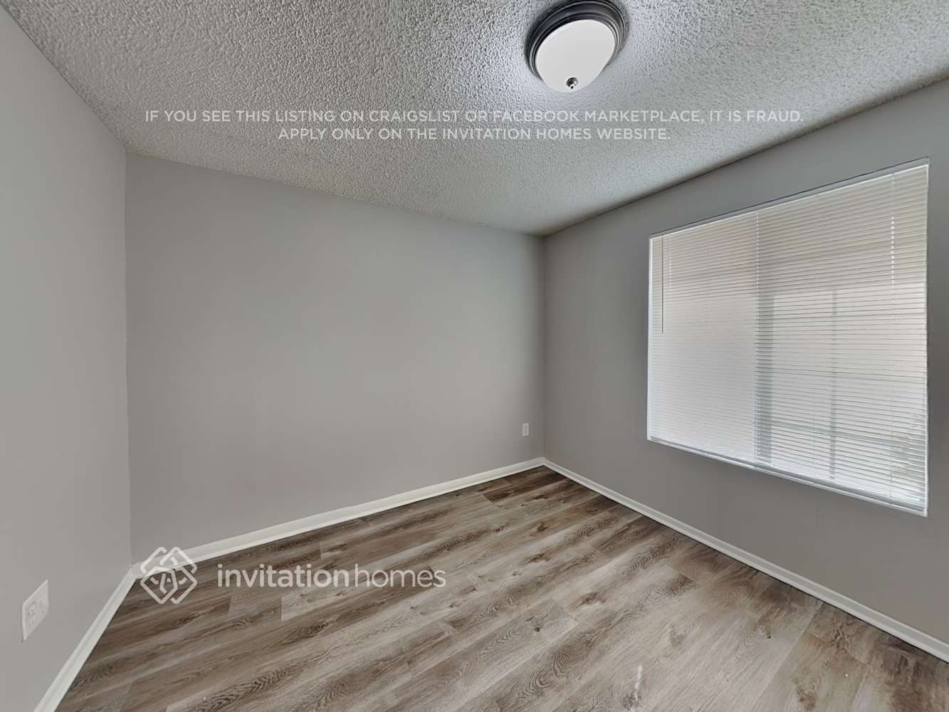 Building Photo - 5552 W Carol Ave