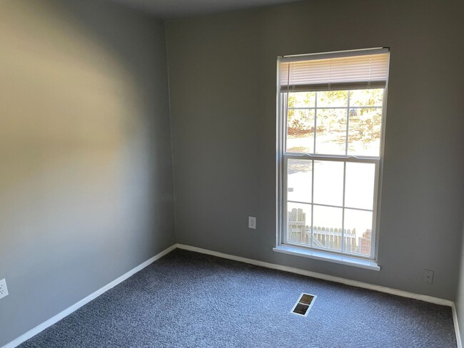 Building Photo - Townhome in Highland Springs