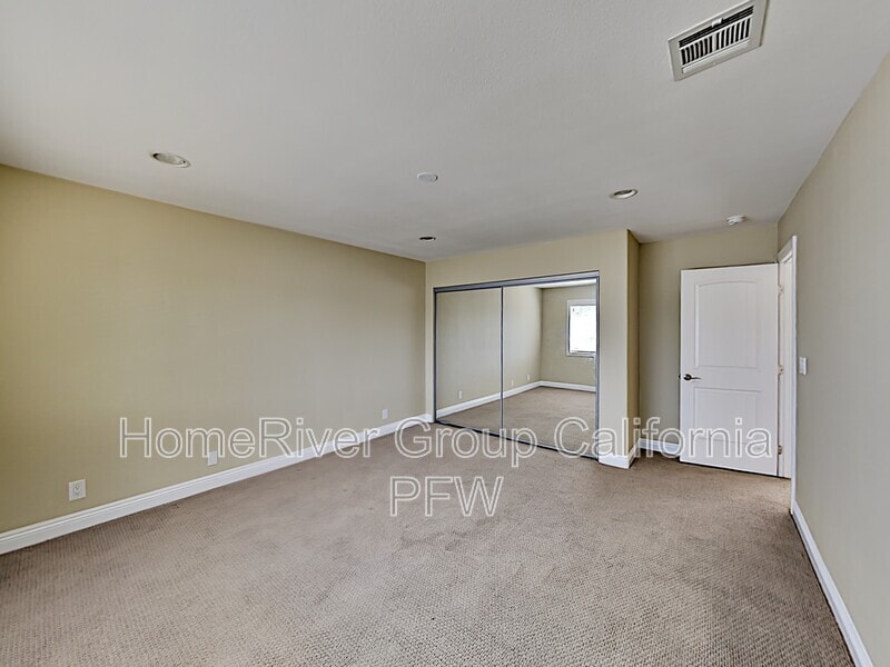 Building Photo - 2030 Kingsbridge Way