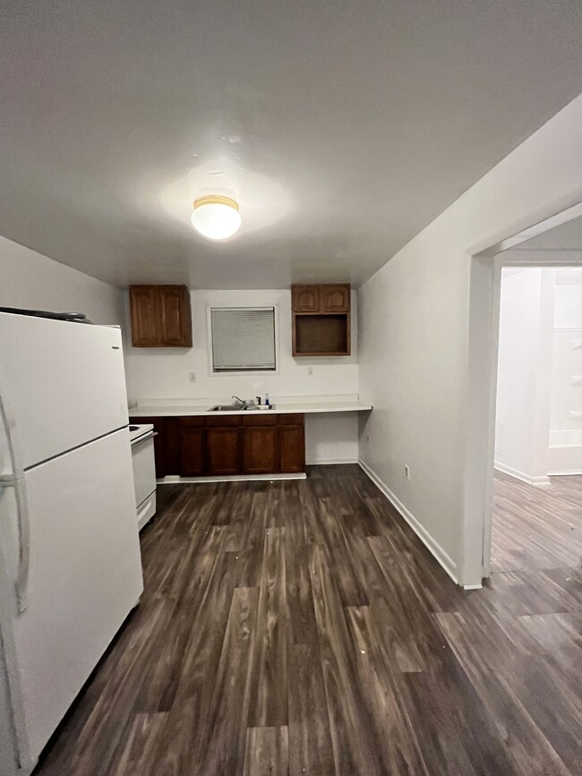 Kitchen - 1038 Springfield Ave