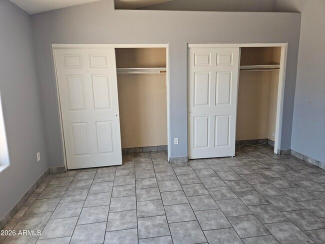 Building Photo - 9033 W Oneida Dr