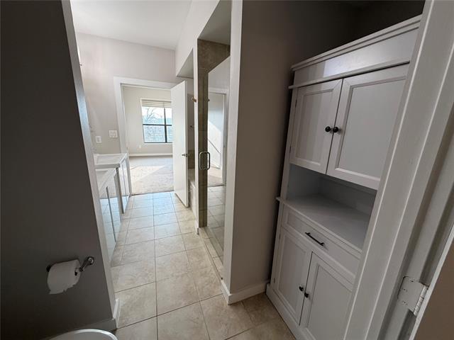 Building Photo - 4040 N Hall St