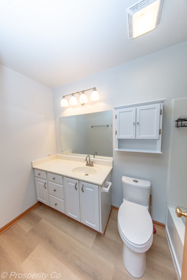 Building Photo - 2500 Oak Tree Ln