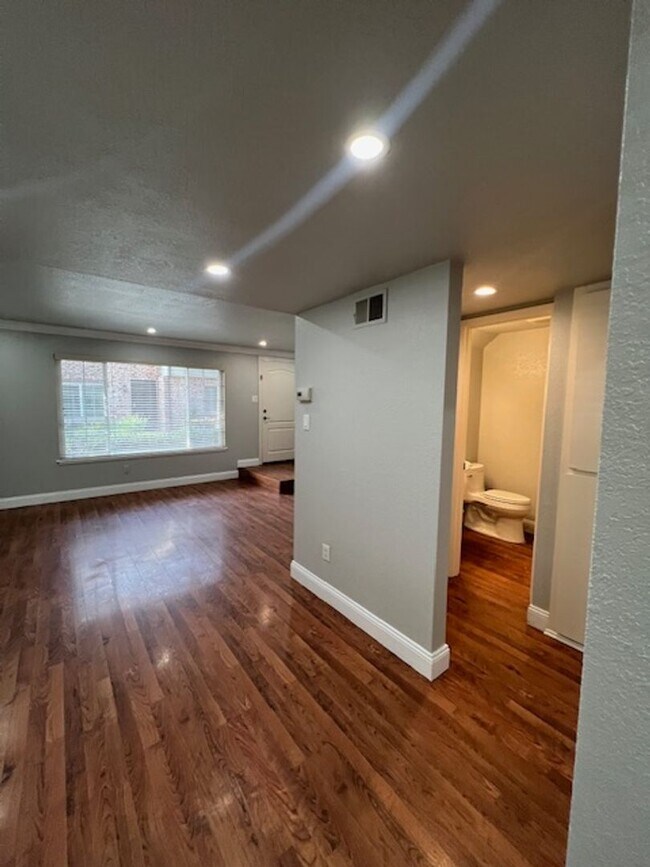 Building Photo - Beautiful 3 Bedroom and 1.5 Bathroom Condo $2,195.00 Available Now
