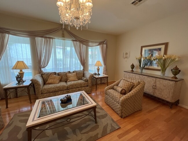 Building Photo - Beautiful 3 bedroom home with pool located in Castle Gate Community