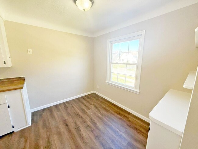 Building Photo - 3 BED 1 BATH BEAUTIFUL SINGLE FAMILY HOME