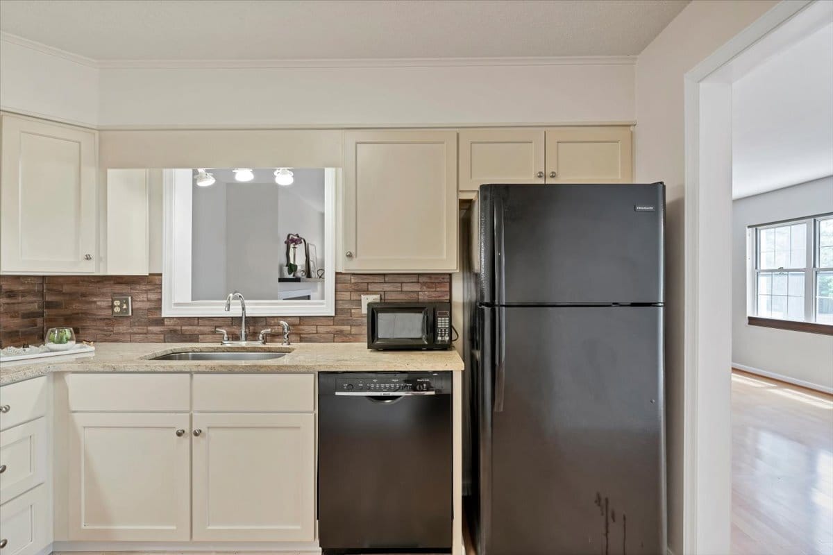 Kitchen - pass through window to Living room - 10 Pinehurst Manor Dr
