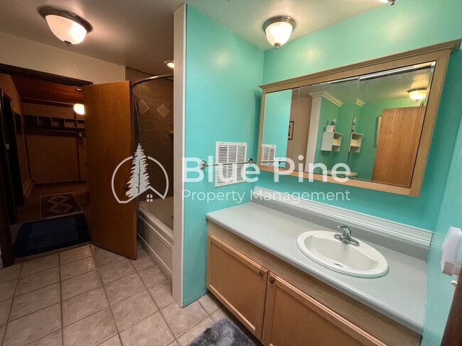 Building Photo - 755 9th St