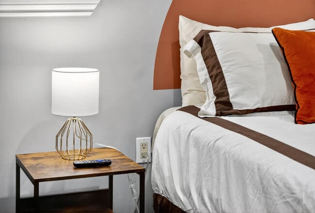 Building Photo - 1705 NE 11th St