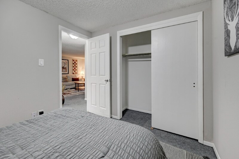 Building Photo - 827 Fontmore Rd