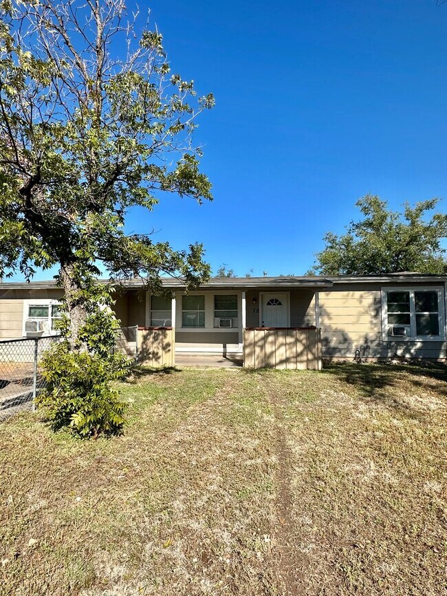 Building Photo - NOW AVAILABLE - 3 Bedroom Home + Fenced Ba...