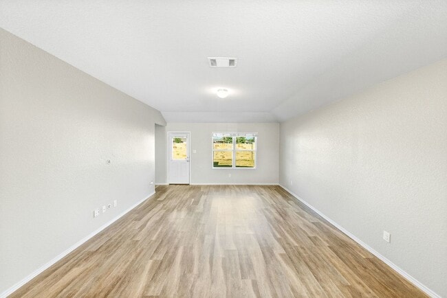 Building Photo - 3-Bed, 2-Bath Sanctuary Where Comfort Meets Charm