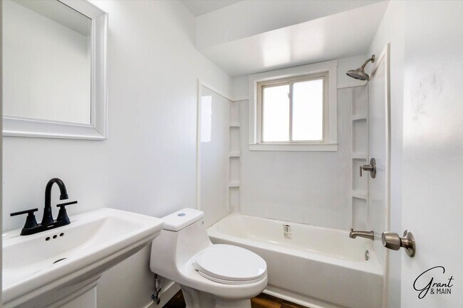 Building Photo - 15470/15472 Greenfield - Vibe Real Estate Investments LLC